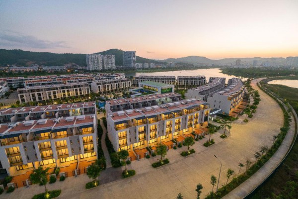 AMAZING HẠ LONG Royal Lotus Hạ Long Resort & Villas ngắm hajlong bằng Thủy Phi Cơ
